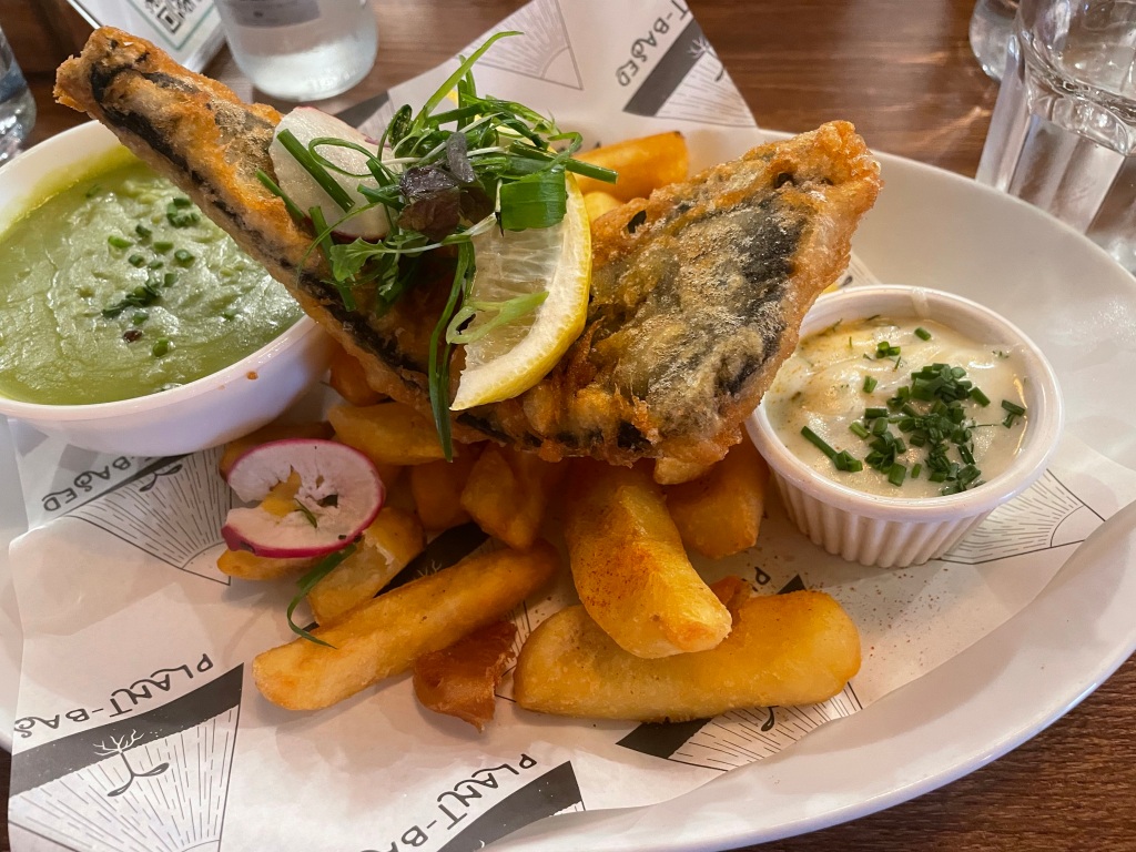 A picture of tofish and chips